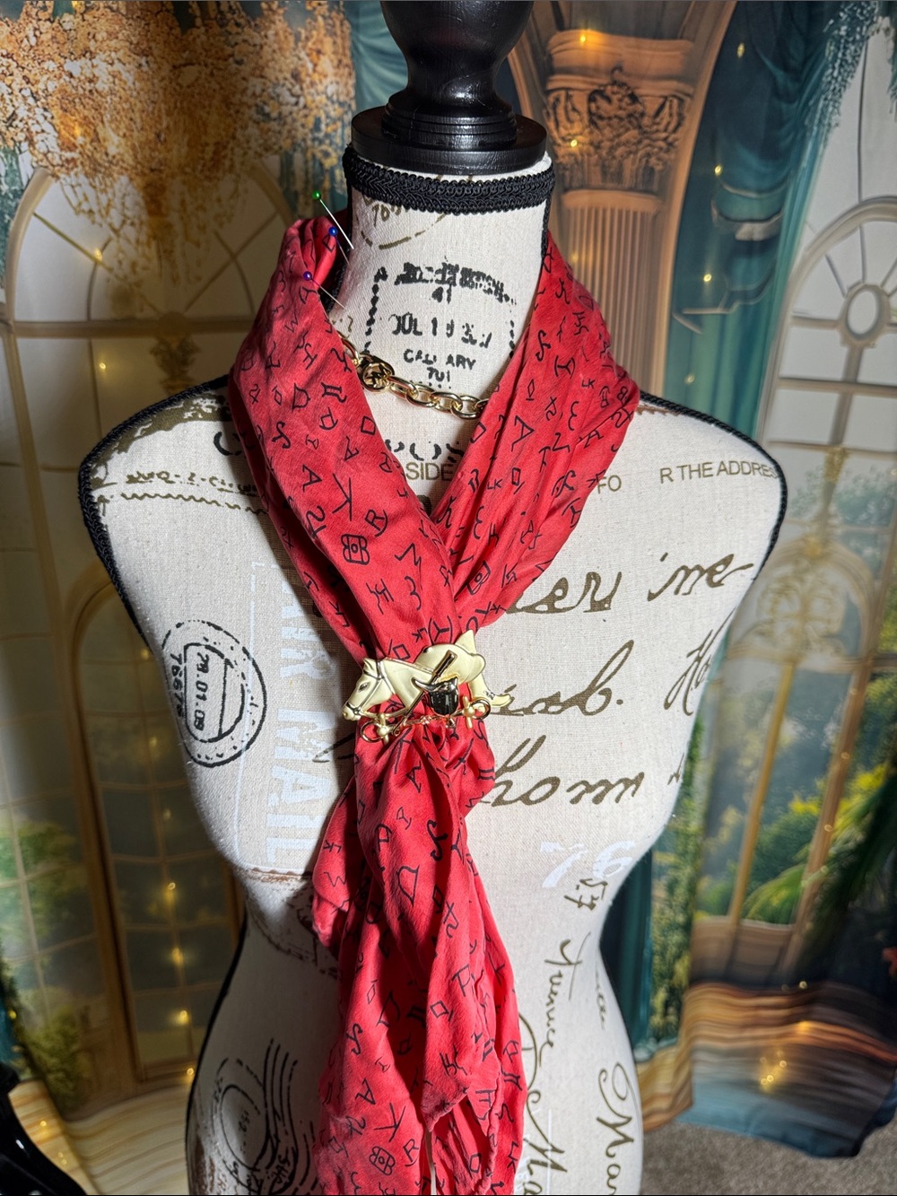 Gold Tone Horse Head Brooch with Bridle Detail - Scarf Pin - Picture 6 of 6